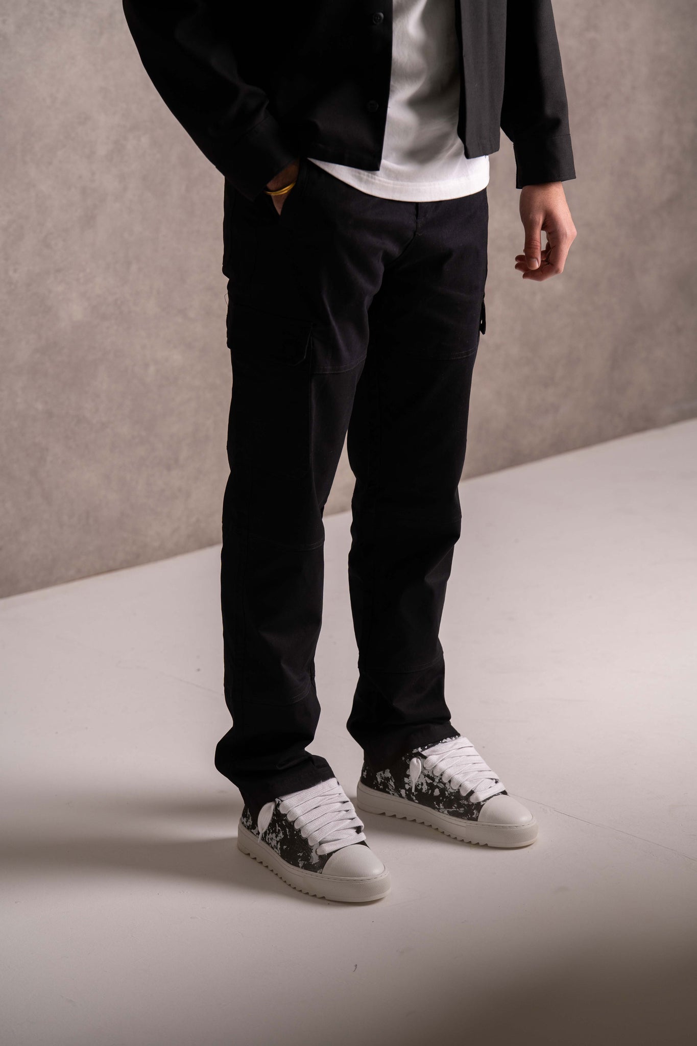 Load image into Gallery viewer, mens black cargo pants