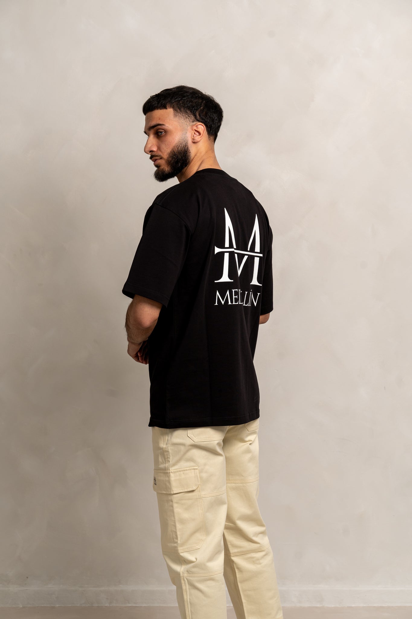 Load image into Gallery viewer, oversized Medellin black t-shirt
