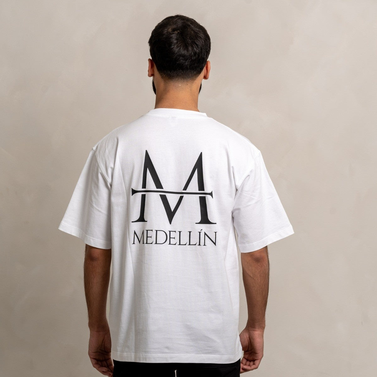 Load image into Gallery viewer, Medellin Oversized white t-shirt